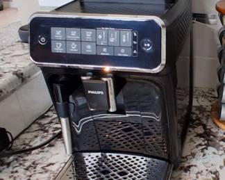 Philips 3200 Series Fully Automatic Espresso Machine equipped with a classic manual milk frother