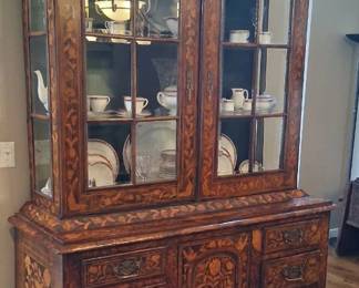 antique Dutch floral marquetry display cabinet or vitrine, likely dating from the late 18th to early 19th century
