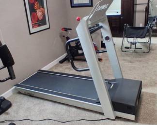  True Fitness Z5.4 Treadmill