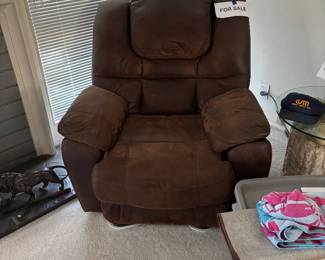 recliner -- motorized
