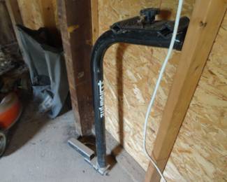 Hitch mounted vertical Bike Rack