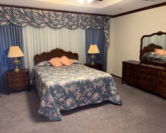 QUEEN BED WITH NIGHTSTANDS AND LAMPS