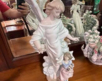 Llardo #6352 "Guardian Angel" - Large