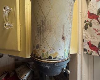 Vintage Hall "Crocus" Pattern Wall-Mounted Kitchen Dispenser