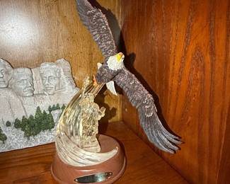 Bradford Exchange Freedom Endures Illuminated Sculpture