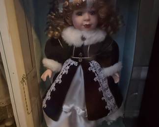 Brass Key Victorian Rose Collection Genuine Porcelain Doll 1997