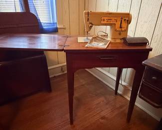 Singer 401A Slant-O-Matic Sewing Machine in Console
