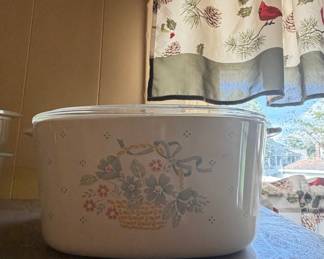 Vintage Corning Ware Country Cornflower Casserole Dish