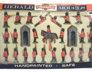 Vintage 1970's Herald Hand Painted Guards #7209