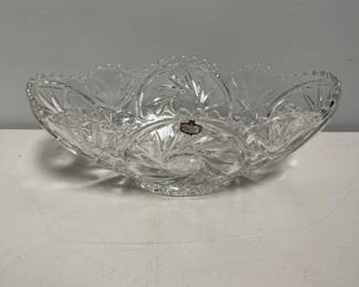Lot 10037: 24% Lead Crystal Oval Serving Bowl