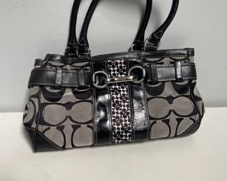 Lot 10013: Coach Hamptons Signature Jacquard Shoulder Bag