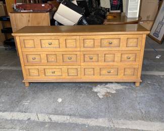 Lot 2627: Vintage 6-Drawer Triple Dresser, Pecan Geometric Front
