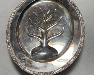 Lot 9023: Silverplate Tree of Life Footed Oval Meat Carving Platter
