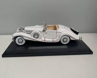 Lot 10155: Maisto 1936 Mercedes-Benz 500 K 1:18 Model Car
