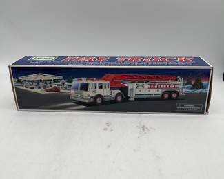 Lot 2761: Hess 2000 Fire Truck - New in Box