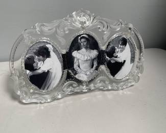 Lot 10144: Mikasa Princess Triple Oval Frame, Made in Germany