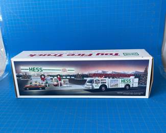 Lot 2014: 1989 Hess Toy Fire Truck Bank with Dual Sound Siren