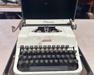 Lot 201: Underwood Golden Touch Hideaway Portable Typewriter w/Case