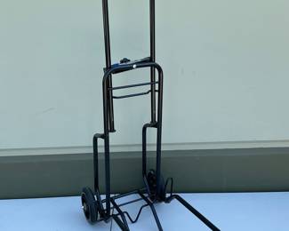Lot 4050: Earthlite Traveler Folding Massage Table Cart