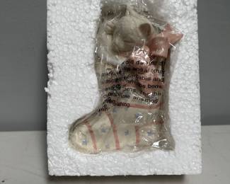 Lot 10048: Lenox Christmas Dreams Cat Figurine, Retired