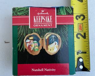 Lot 4056: 1991 Hallmark Keepsake Nutshell Nativity Ornament QX517-6