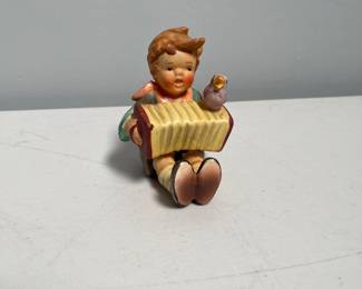 Lot 10058: Occupied Japan Hummel-Style Accordion Boy Figurine