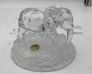Lot 2727: Cristal d'Arques Crystal Elephant & Baby Figurine