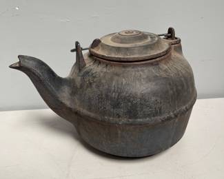 Lot 10181: Antique No. 8 Cast Iron Tea Kettle