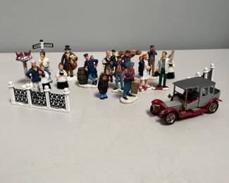 Lot 10059: Assorted Christmas Village Figures and Accessories