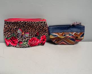 Lot 10165: Fossil Key-Per Pouch & Estée Lauder Cosmetic Bag, Two