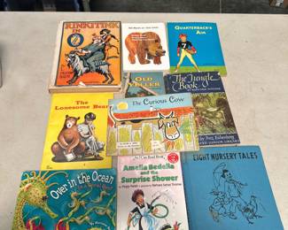 Lot 208: Lot of 10 Vintage Children's Books incl Rinkitink in Oz