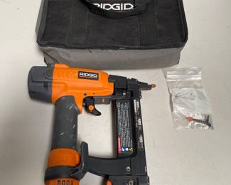 Lot 10189: RIDGID R150FSA 18-Gauge Pneumatic Finish Stapler
