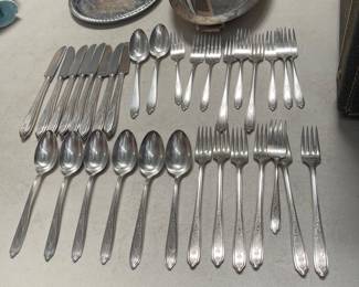 Lot 9030: Silverplate Flatware Set, Covered Vegetable Dish & Tray