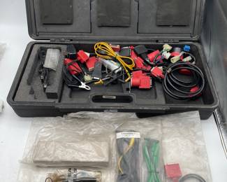 Lot 2883: Snap-on VERUS Wireless EEMS325 Case & Adapter Lead Set