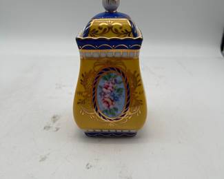 Lot 2721: Sèvres-Style Yellow & Cobalt Gilt Porcelain Lidded Jar