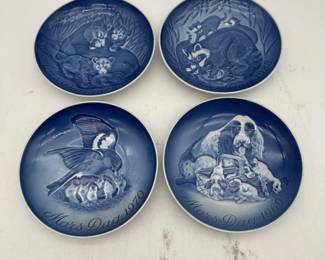Lot 2742: 4 Bing & Grondahl Mors Dag Plates 1969, 1970, 1982, 1983