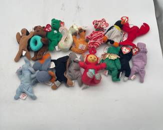 Lot 2662: Ty Beanie Babies, Teenie & Jingle Beanies with Tags (18)
