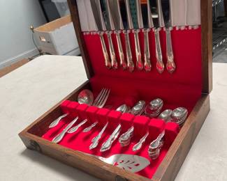 Lot 9014: Silverplate Flatware Assortment in Wood Storage Chest