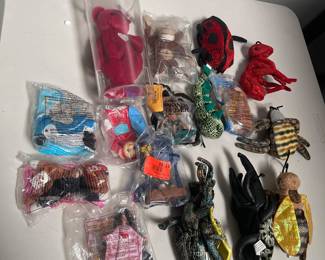 Lot 10168: Folkmanis Puppets & Ty Valentina Mixed Lot