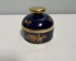 Lot 10051: Royal Porzellan Bavaria KPM Echt Cobalt Lidded Trinket Box