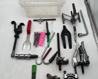 Lot 2884: Automotive Puller Lot - Powerbuilt Gear Pullers, Splitter