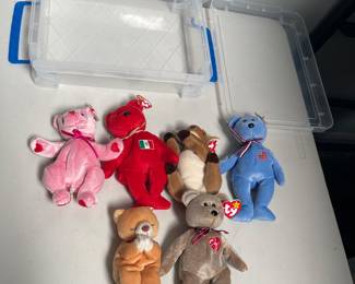 Lot 10158: Ty Beanie Babies, 6 with Tags incl. Osito & 1999 Signature