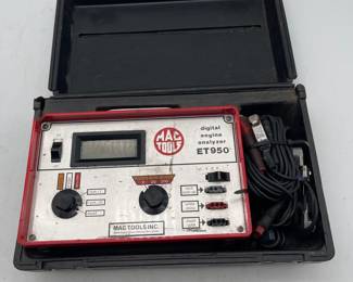 Lot 2871: Mac Tools ET950 Digital Engine Analyzer with Case