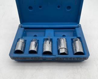 Lot 2821: Assenmacher Specialty Tools 202 5-Piece Stud Extractor Set