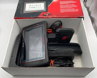 Lot 2811: Snap-on ZEUS EEMS342 Diagnostic Scan Tool Tablet in Box