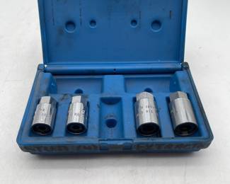 Lot 2825: Assenmacher AST 201 4-Pc Metric Stud Puller Set in Case