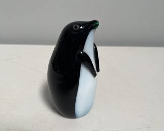 Lot 10093: Attributed to Orient & Flume Art Glass Penguin Paperweight