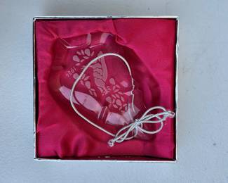 Lot 4054: 1984 Lenox Partridge in a Pear Tree Crystal Ornament