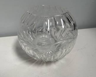 Lot 10109: Hand-Cut Polish Lead Crystal Rose Bowl