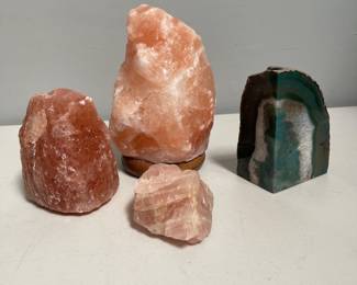 Lot 10104: Himalayan Salt Lamps with Rose Quartz & Agate, 4 Pieces